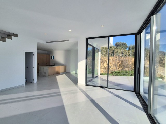 Villa con 3 Dormitorios  en Cerros del Aguila