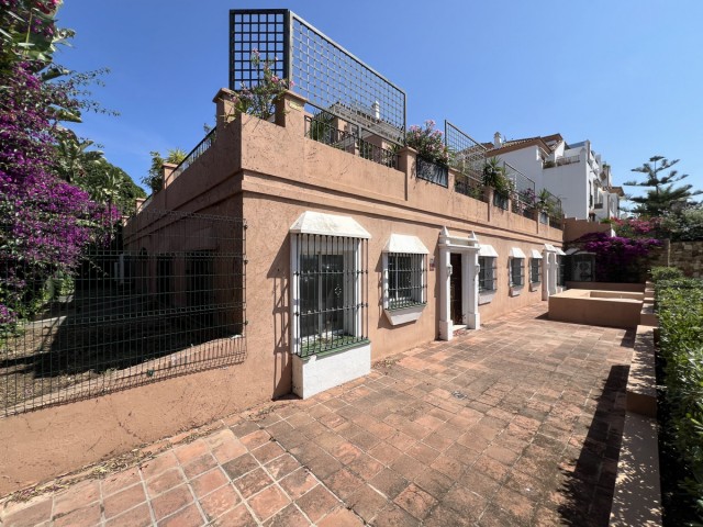 Commercial in Guadalmina Alta