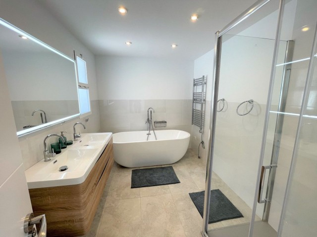 5 Makuuhuoneen Huvila Mijas