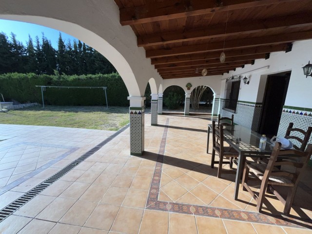 5 Soveroms Villa i Estepona
