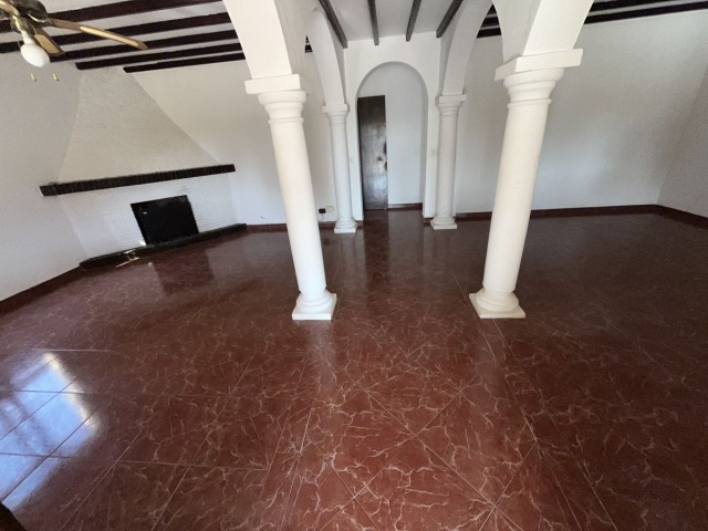 5 Soveroms Villa i Estepona