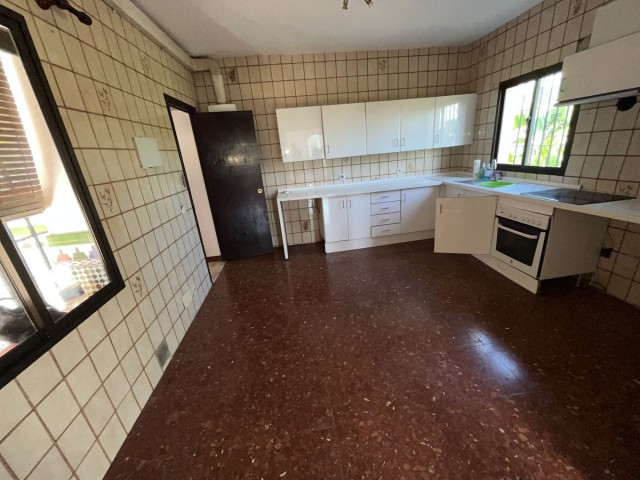 5 Soveroms Villa i Estepona