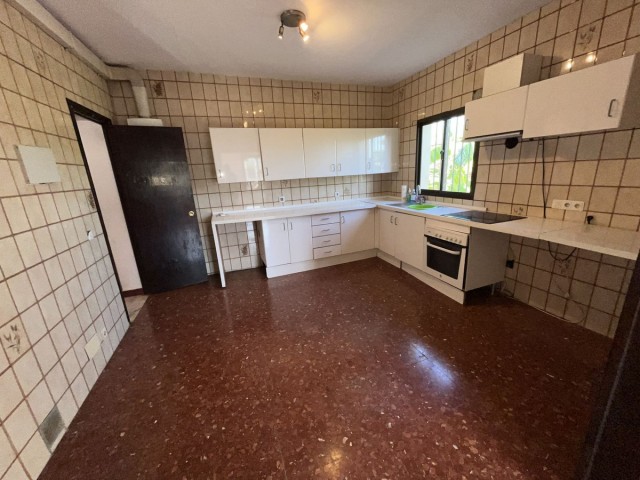 5 Soveroms Villa i Estepona