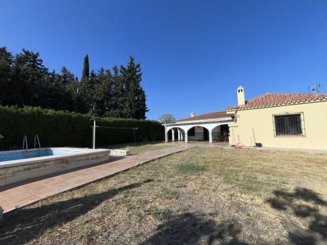 5 Soveroms Villa i Estepona