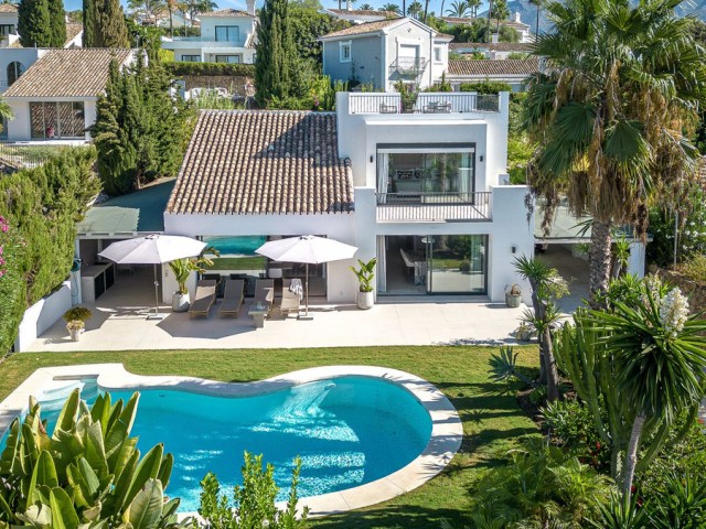 4 Bedrooms Villa in Nueva Andalucía