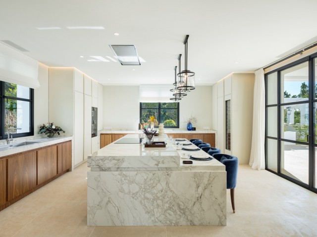 6 Bedrooms Villa in The Golden Mile