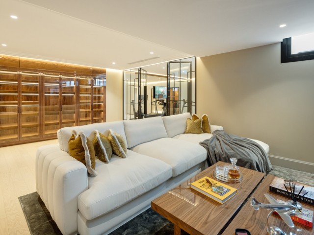 6 Bedrooms Villa in The Golden Mile