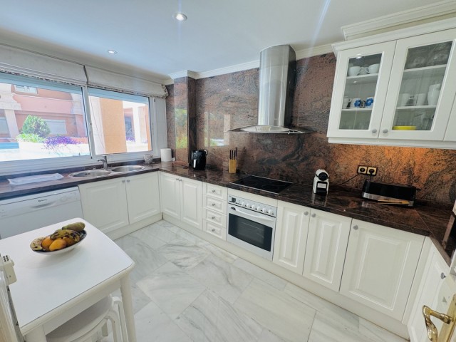 2 Bedrooms Apartment in Nueva Andalucía