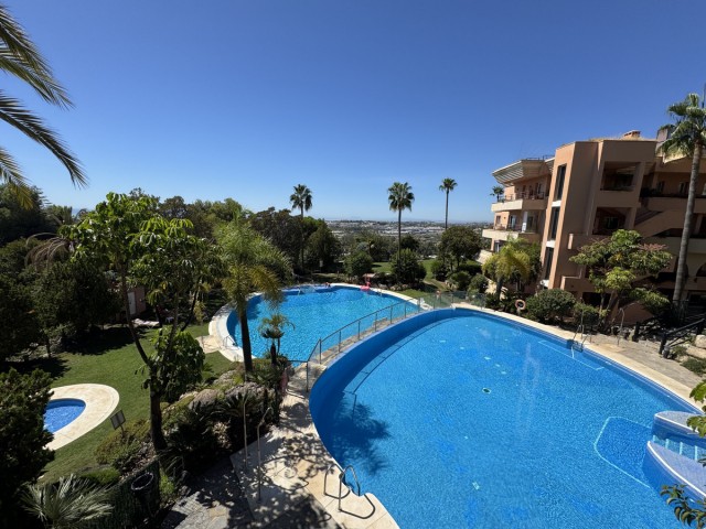 2 Bedrooms Apartment in Nueva Andalucía