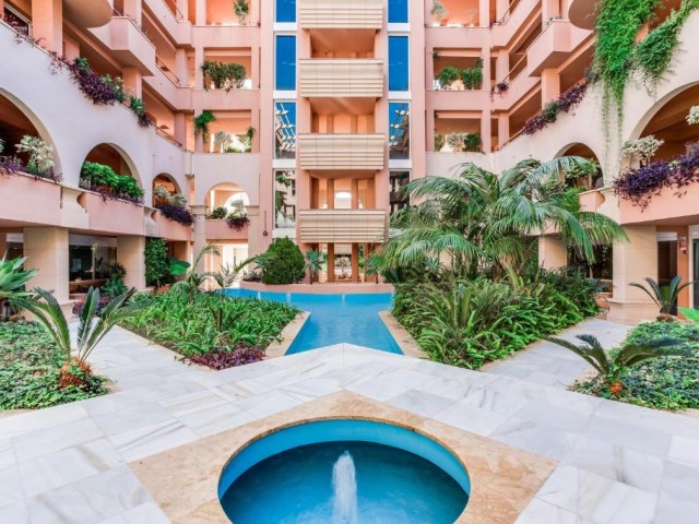2 Bedrooms Apartment in Nueva Andalucía