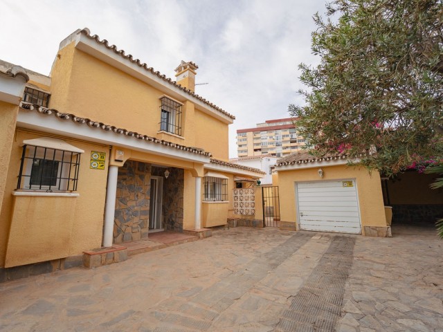 Villa con 3 Dormitorios  en Benalmadena Costa