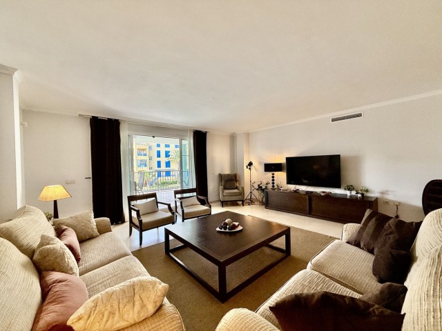 3 Bedrooms Apartment in Sotogrande Puerto