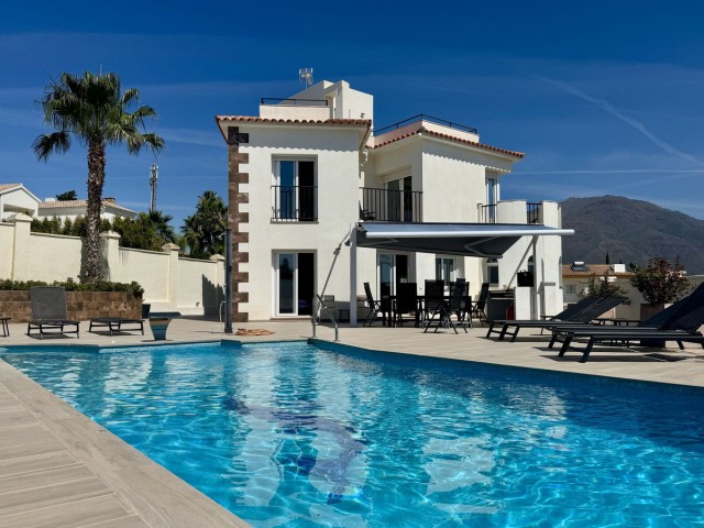 4 Sovrums Villa i Estepona