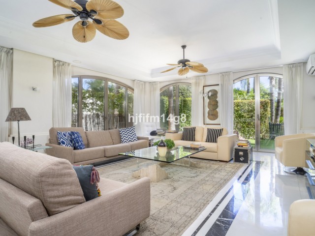 2 Bedrooms Apartment in Puerto Banús