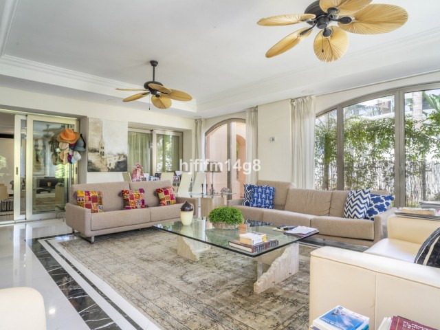 2 Bedrooms Apartment in Puerto Banús