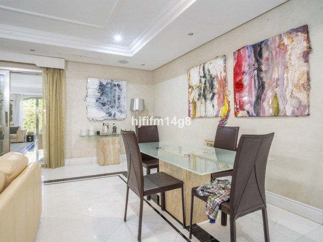 2 Bedrooms Apartment in Puerto Banús