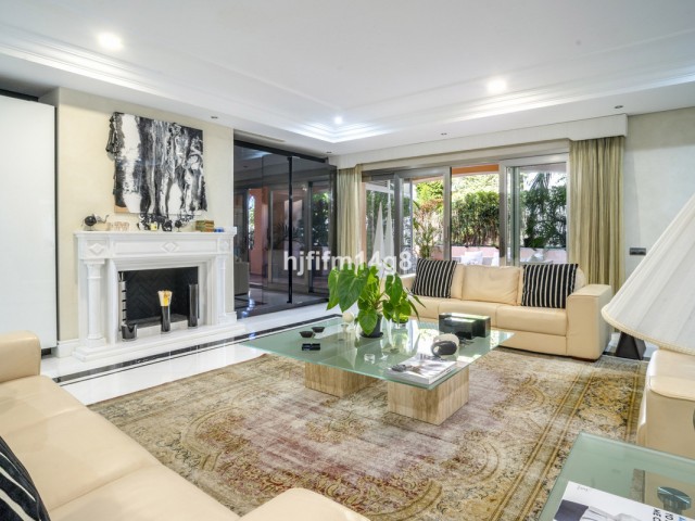 2 Bedrooms Apartment in Puerto Banús