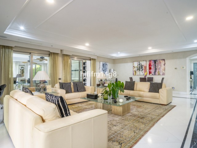 2 Bedrooms Apartment in Puerto Banús