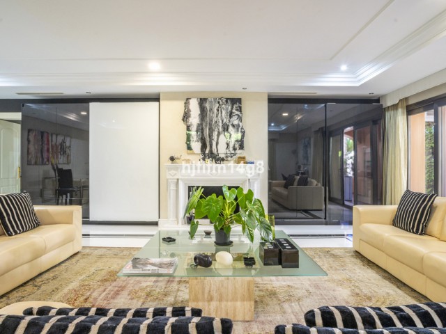 2 Bedrooms Apartment in Puerto Banús