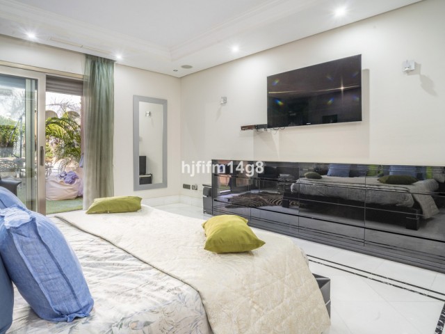 2 Bedrooms Apartment in Puerto Banús