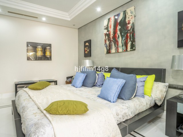 2 Bedrooms Apartment in Puerto Banús