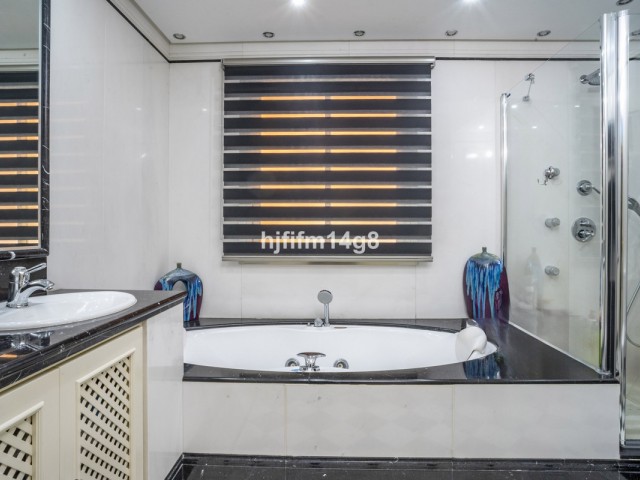 2 Bedrooms Apartment in Puerto Banús
