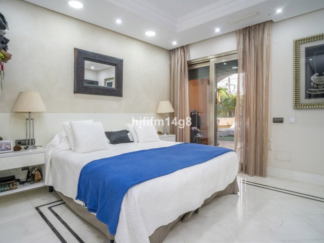 2 Bedrooms Apartment in Puerto Banús