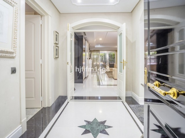 2 Bedrooms Apartment in Puerto Banús