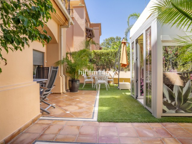 2 Bedrooms Apartment in Puerto Banús