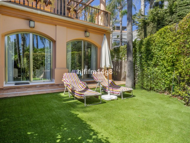 2 Bedrooms Apartment in Puerto Banús