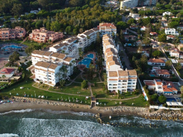 Apartamento con 4 Dormitorios  en Marbesa