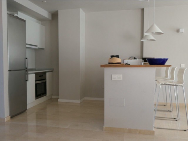 Apartamento con 4 Dormitorios  en Marbesa