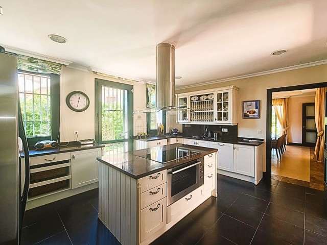 7 Sovrums Villa i San Roque Club