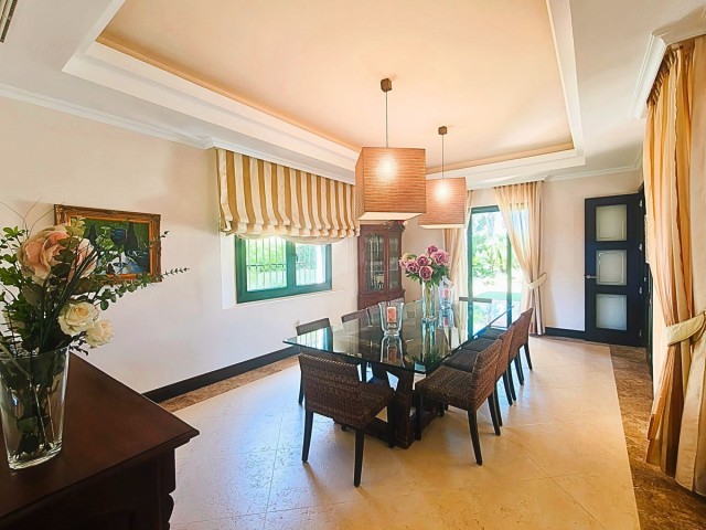 7 Sovrums Villa i San Roque Club