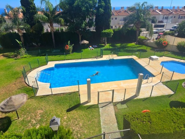 4 Bedrooms Apartment in Arroyo de la Miel