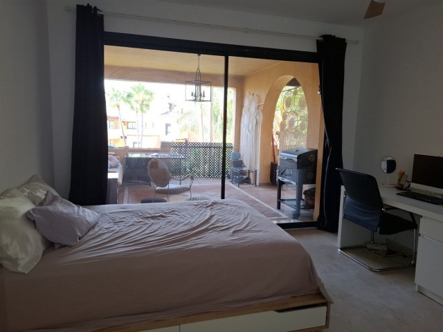 Apartamento con 3 Dormitorios  en El Paraiso