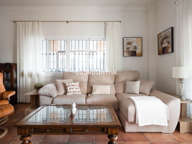 Adosado con 5 Dormitorios  en Málaga