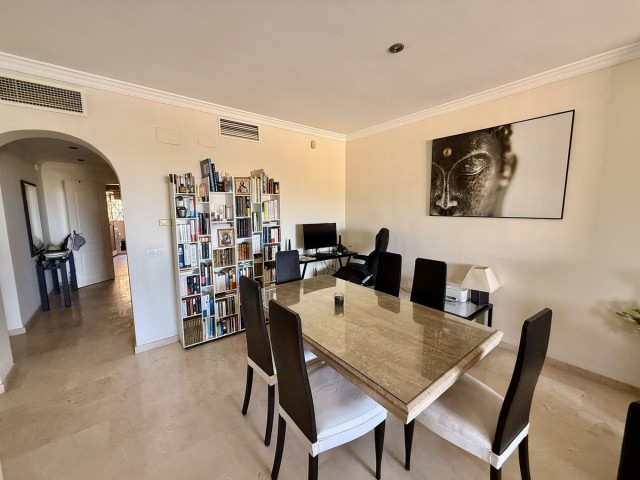 2 Bedrooms Apartment in Elviria