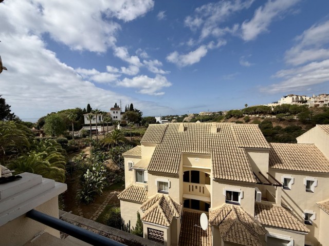 2 Bedrooms Apartment in Elviria