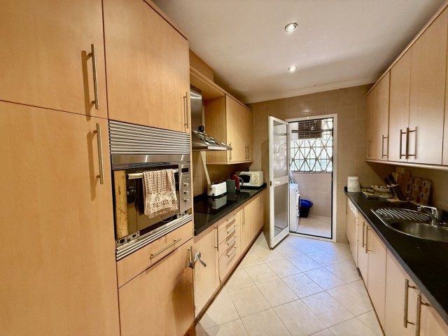 Apartment, Elviria, R5164555