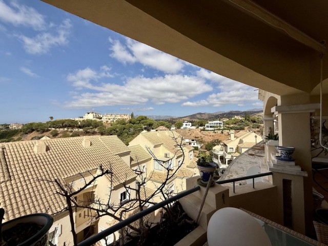 2 Bedrooms Apartment in Elviria