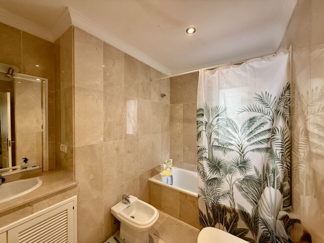 2 Bedrooms Apartment in Elviria