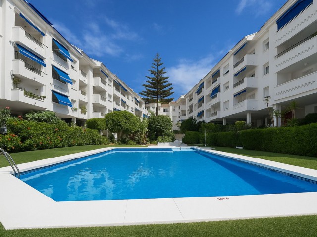 Apartamento con 4 Dormitorios  en San Pedro de Alcántara