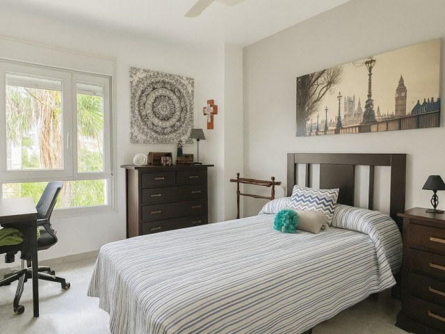 Apartamento con 4 Dormitorios  en San Pedro de Alcántara