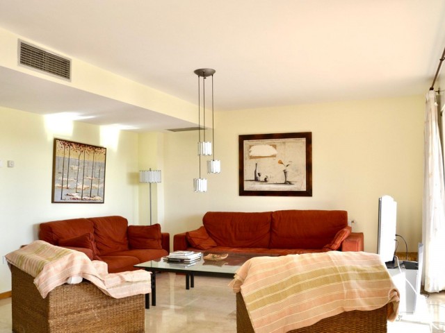 4 Makuuhuoneen Huoneisto Guadalmina Alta