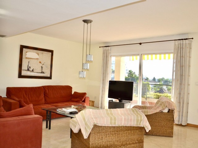 4 Makuuhuoneen Huoneisto Guadalmina Alta