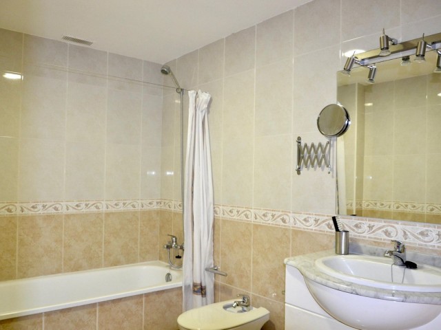 4 Makuuhuoneen Huoneisto Guadalmina Alta