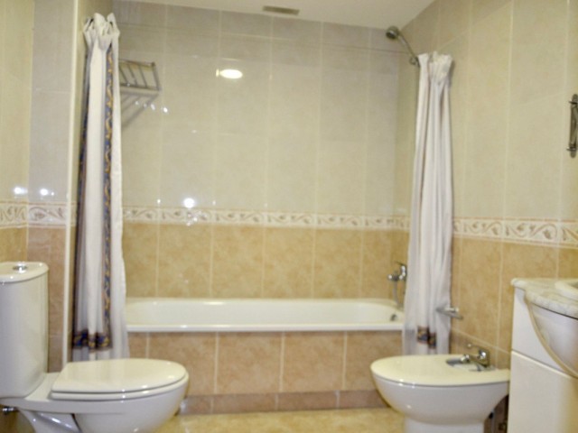 4 Makuuhuoneen Huoneisto Guadalmina Alta