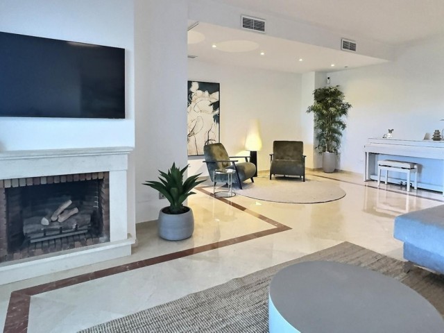 3 Bedrooms Apartment in San Roque Club