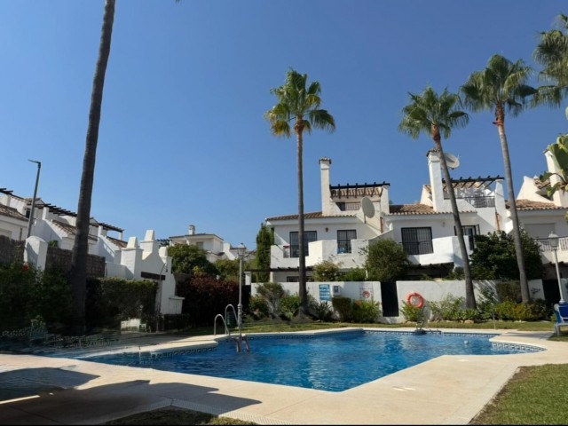 6 Schlafzimmer Reihenhaus in Nueva Andalucía